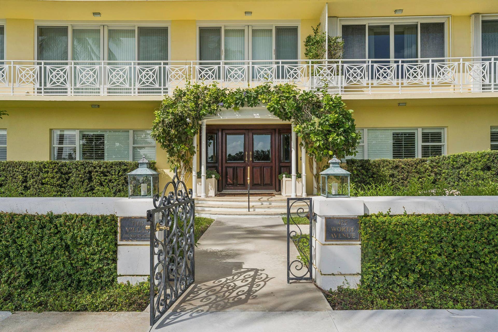 425 WORTH Avenue, #2F, Palm Beach, FL 33480 Worth Ave entrance