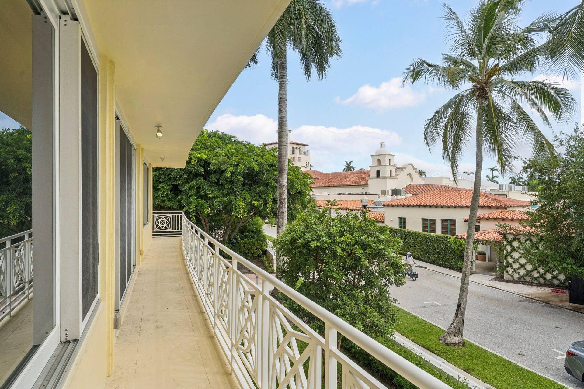 425 WORTH Avenue, #2F, Palm Beach, FL 33480 view east down Worth Ave