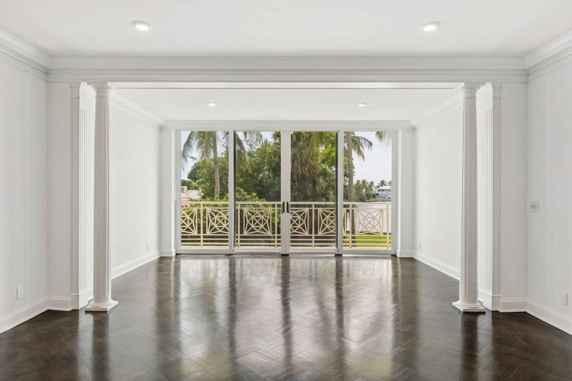 425 WORTH Avenue, #2F, Palm Beach, FL 33480 South facing living room