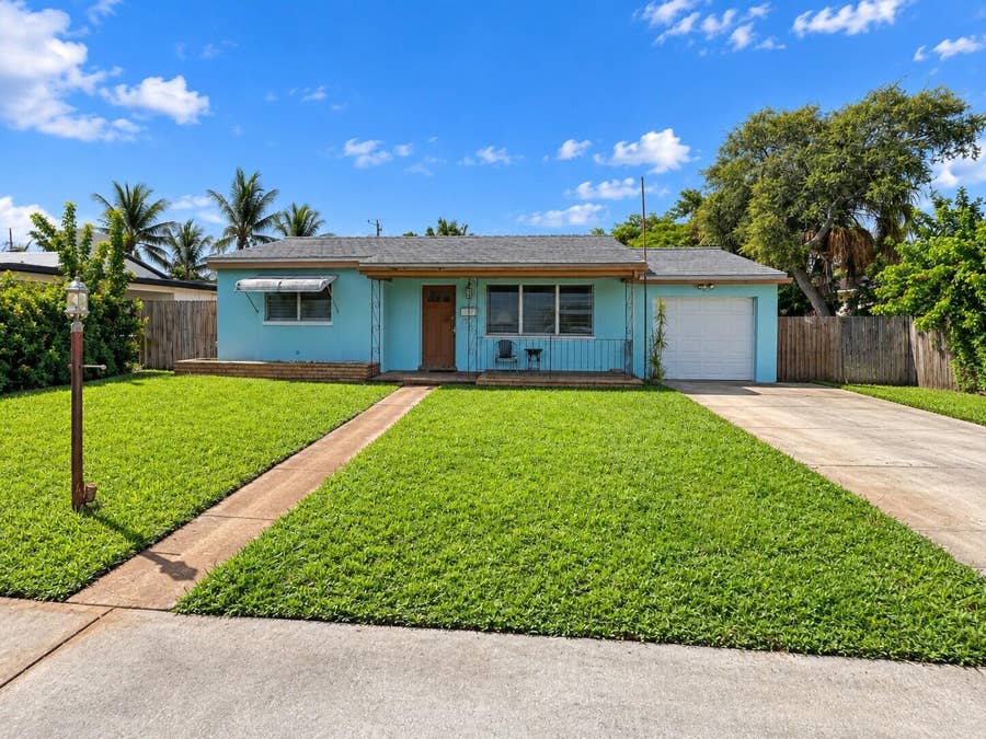Property photo for 110 SE 3rd Avenue, Boynton Beach, FL