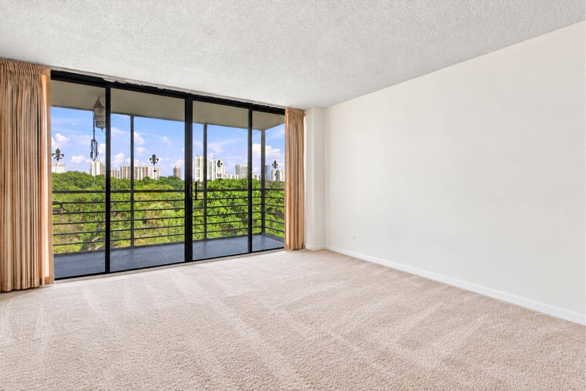 20400 W COUNTRY CLUB Drive, #609, Aventura, FL 33180 5