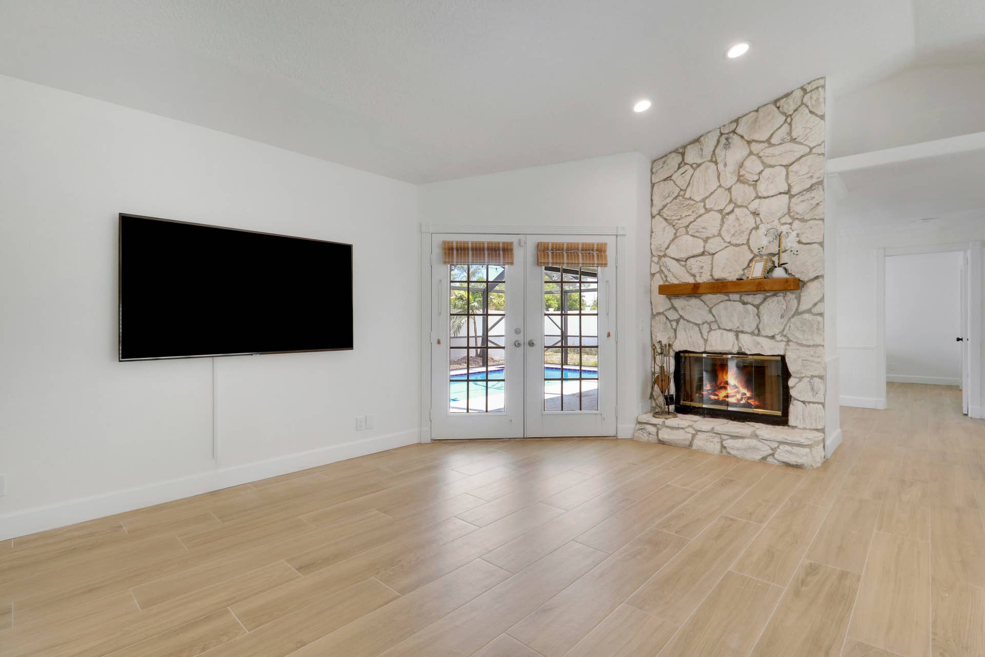 6208 Michael Street, Jupiter, FL 33458 Living Room