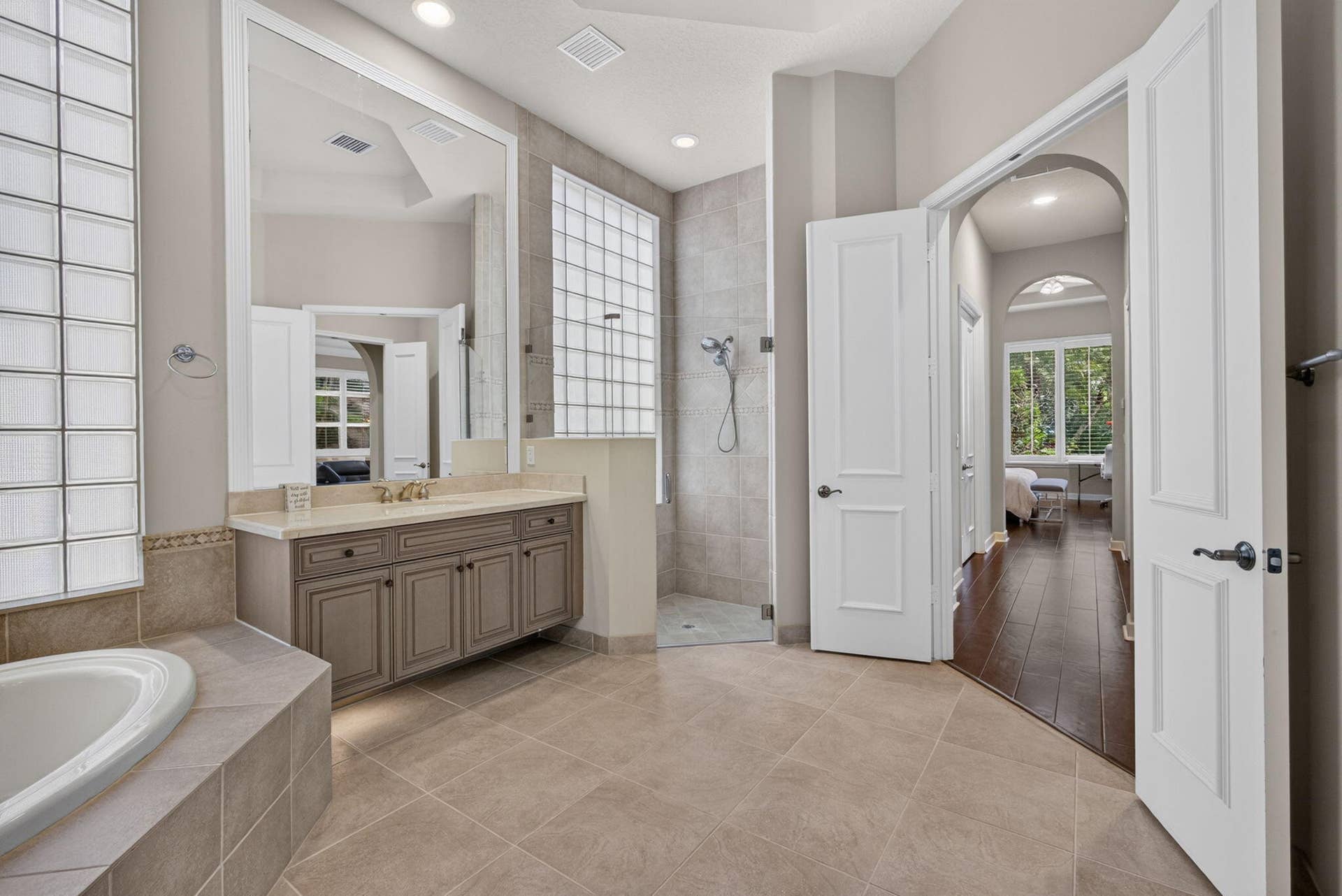 142 Viera Drive, Palm Beach Gardens, FL 33418 46-web-or-mls-5D1A1575