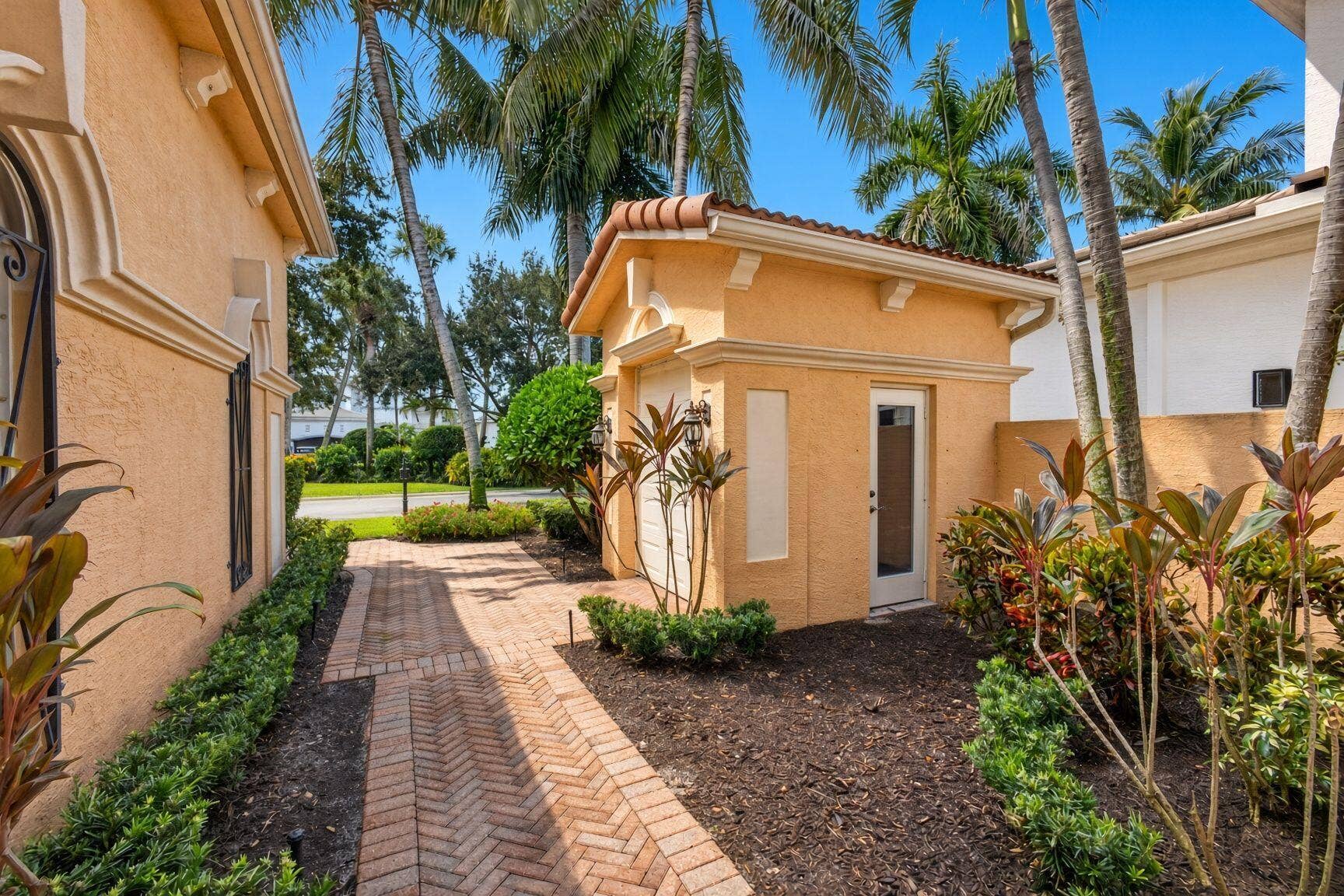 142 Viera Drive, Palm Beach Gardens, FL 33418 7-web-or-mls-qiQy2