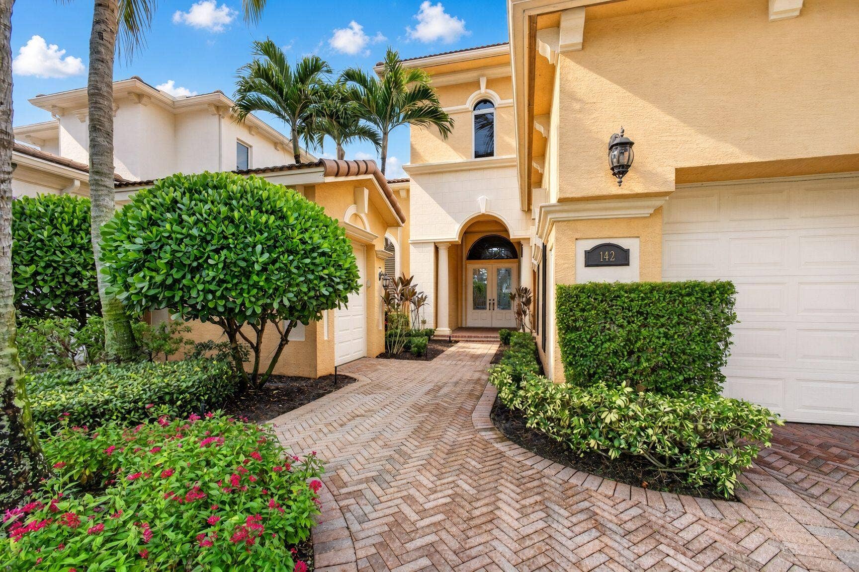 142 Viera Drive, Palm Beach Gardens, FL 33418 4-web-or-mls-VFWMu
