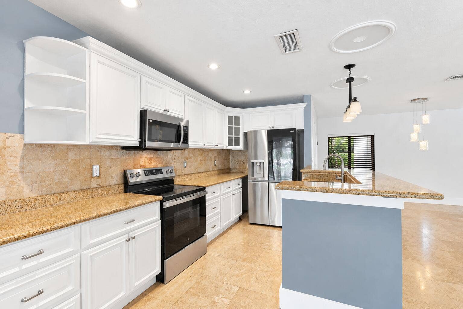 11905 SAILBOAT Drive, Cooper City, FL 33026 kitchen