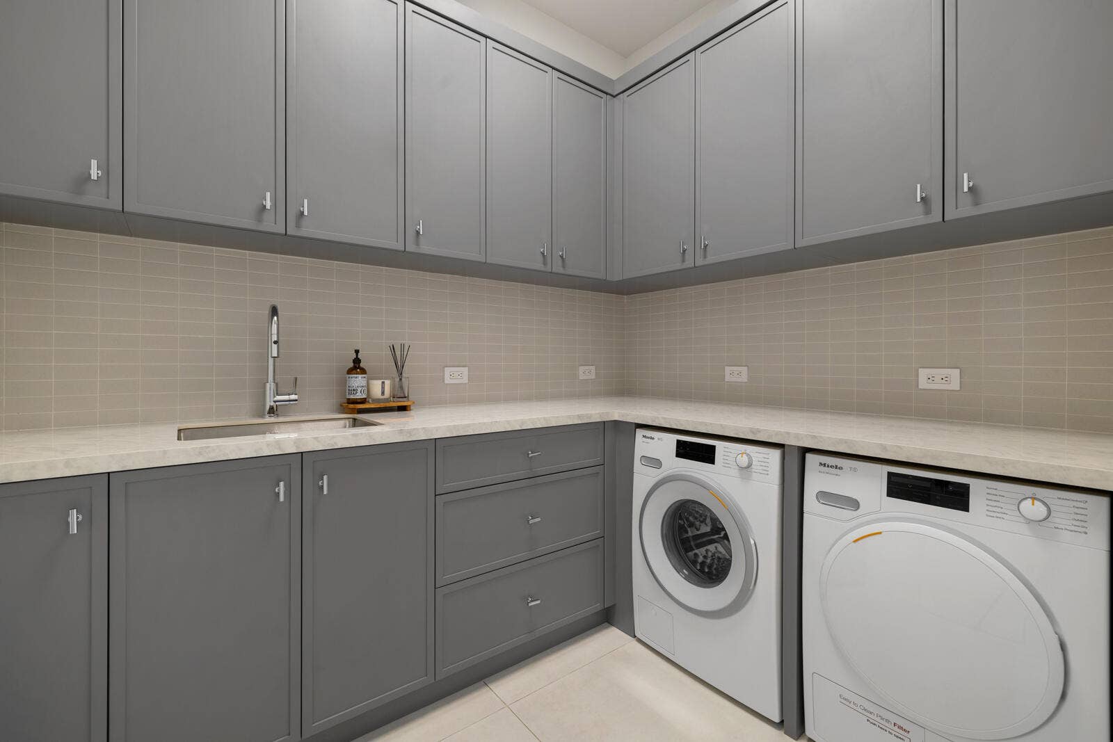 2423 Castilla Isle, Fort Lauderdale, FL 33301 First Floor Laundry Room