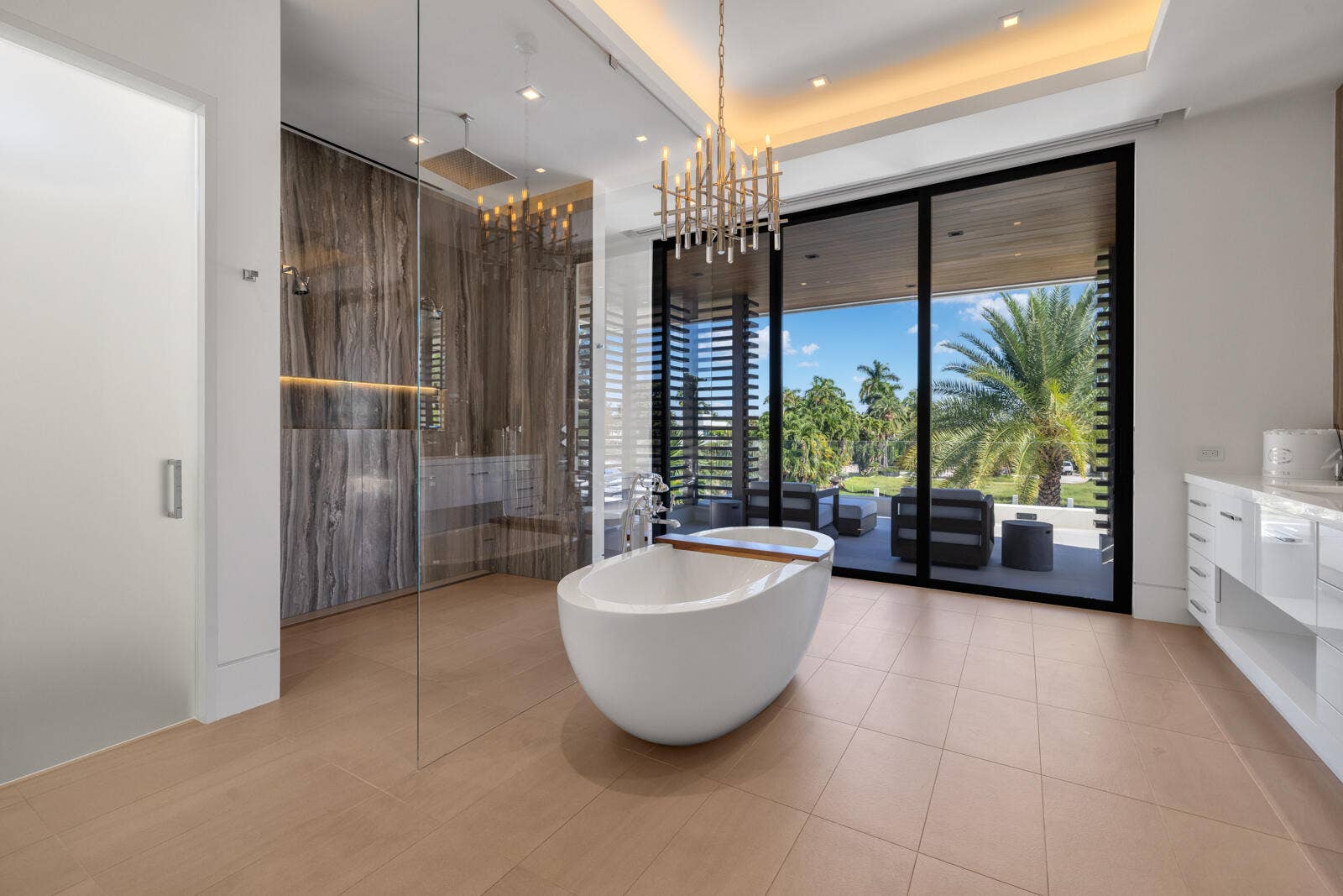 2423 Castilla Isle, Fort Lauderdale, FL 33301 Primary Bath
