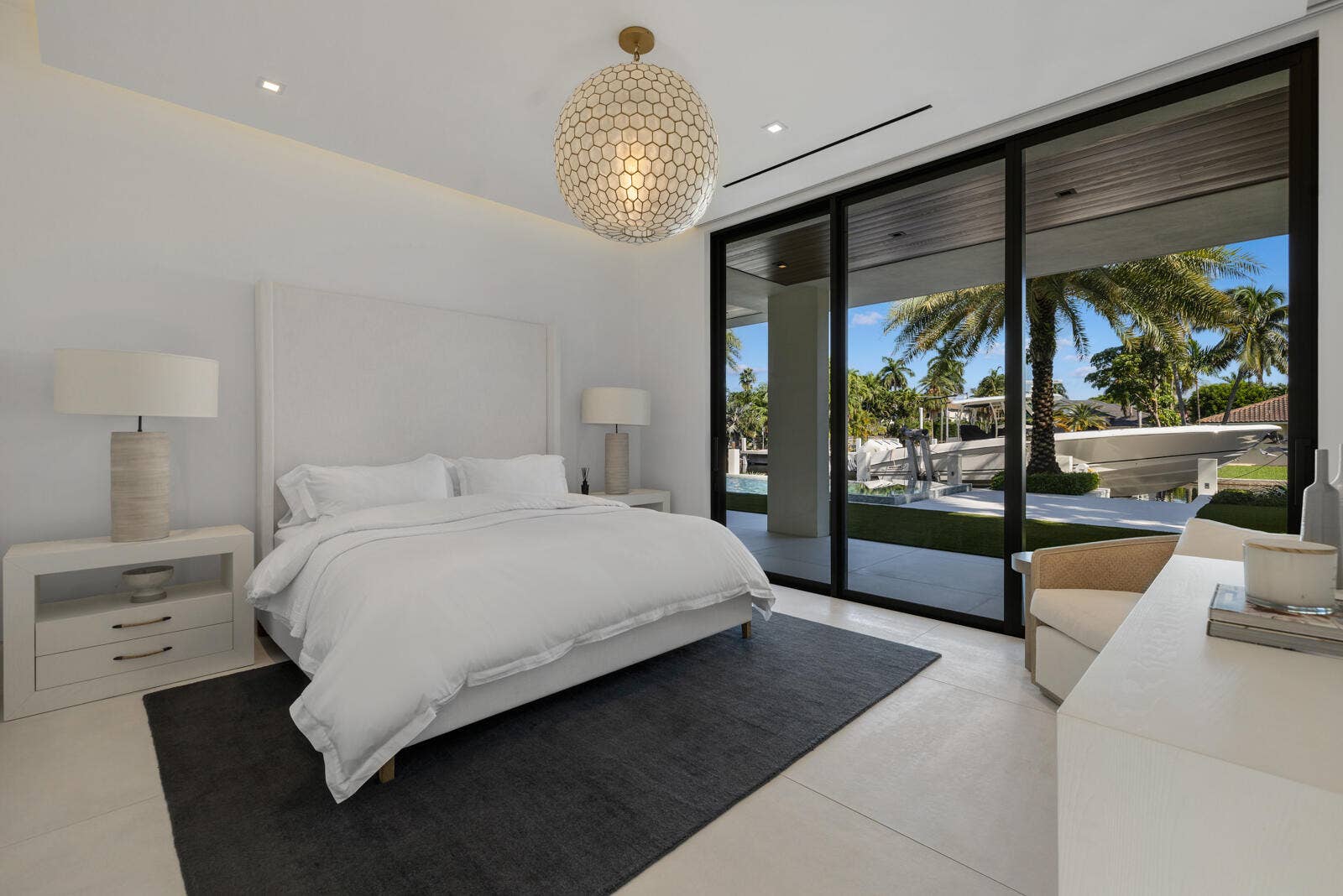 2423 Castilla Isle, Fort Lauderdale, FL 33301 First Floor Suite
