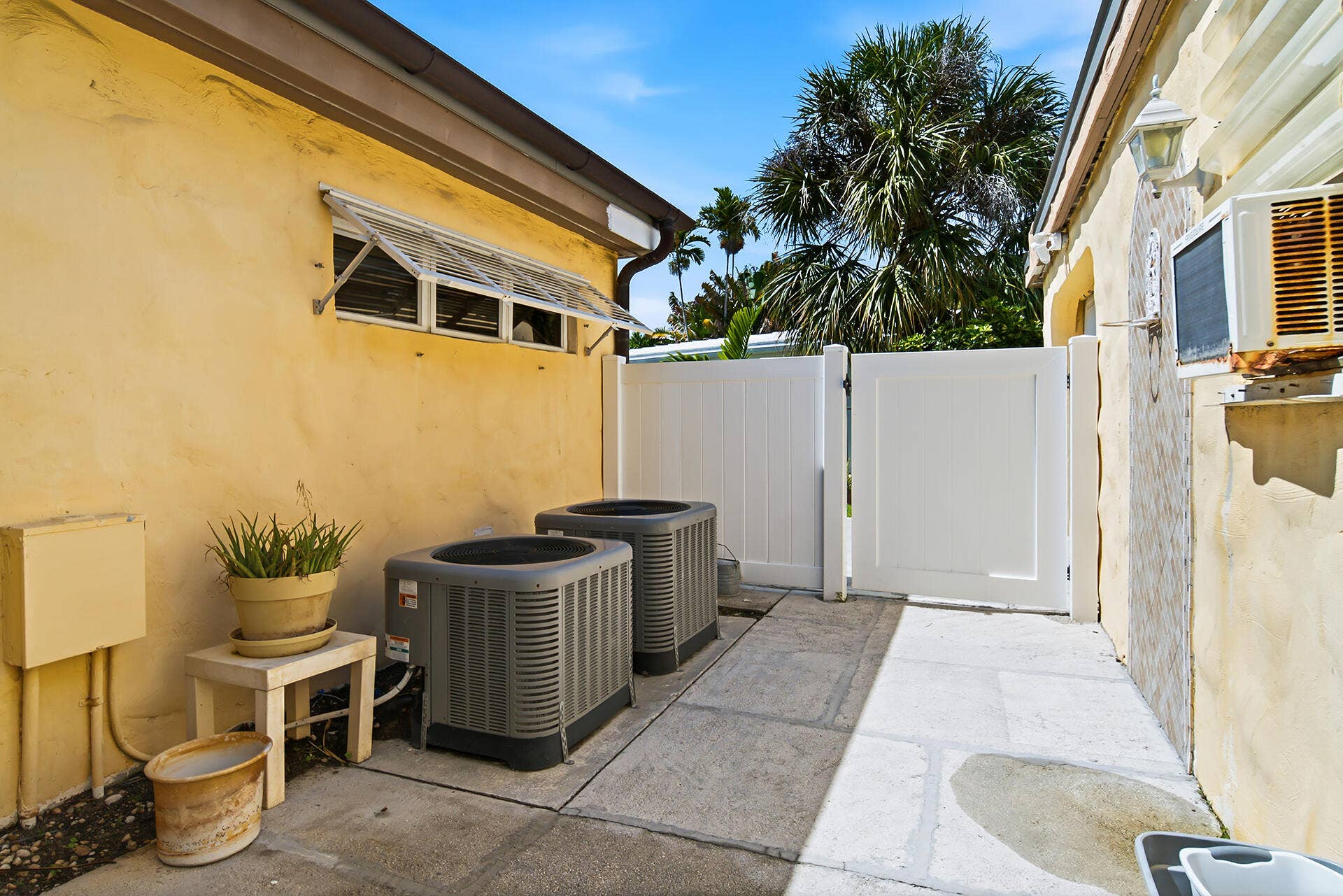 145 NE Spanish Court, Boca Raton, FL 33432 145-NE-SPANISH-COURT-33432-057