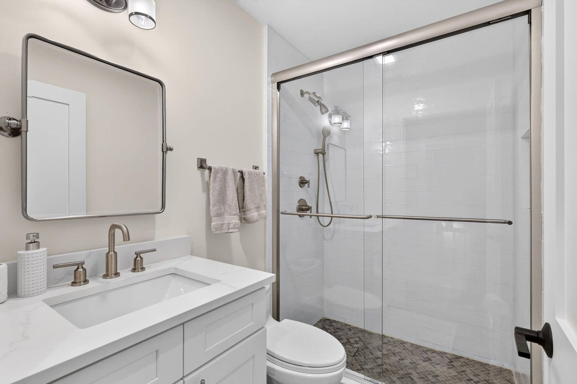18449 PRIMARY BATH 1