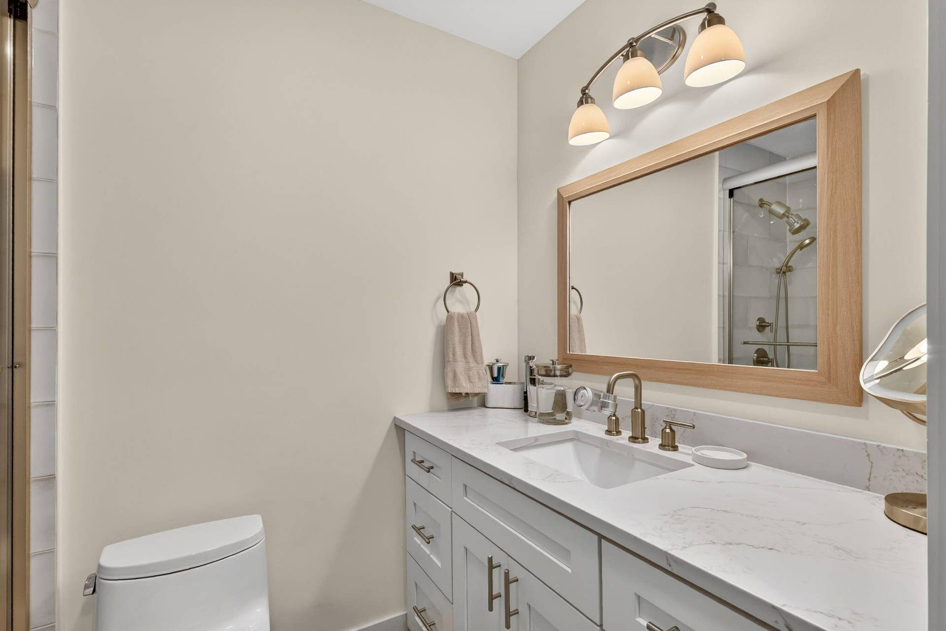 18449 2ND BATH 1
