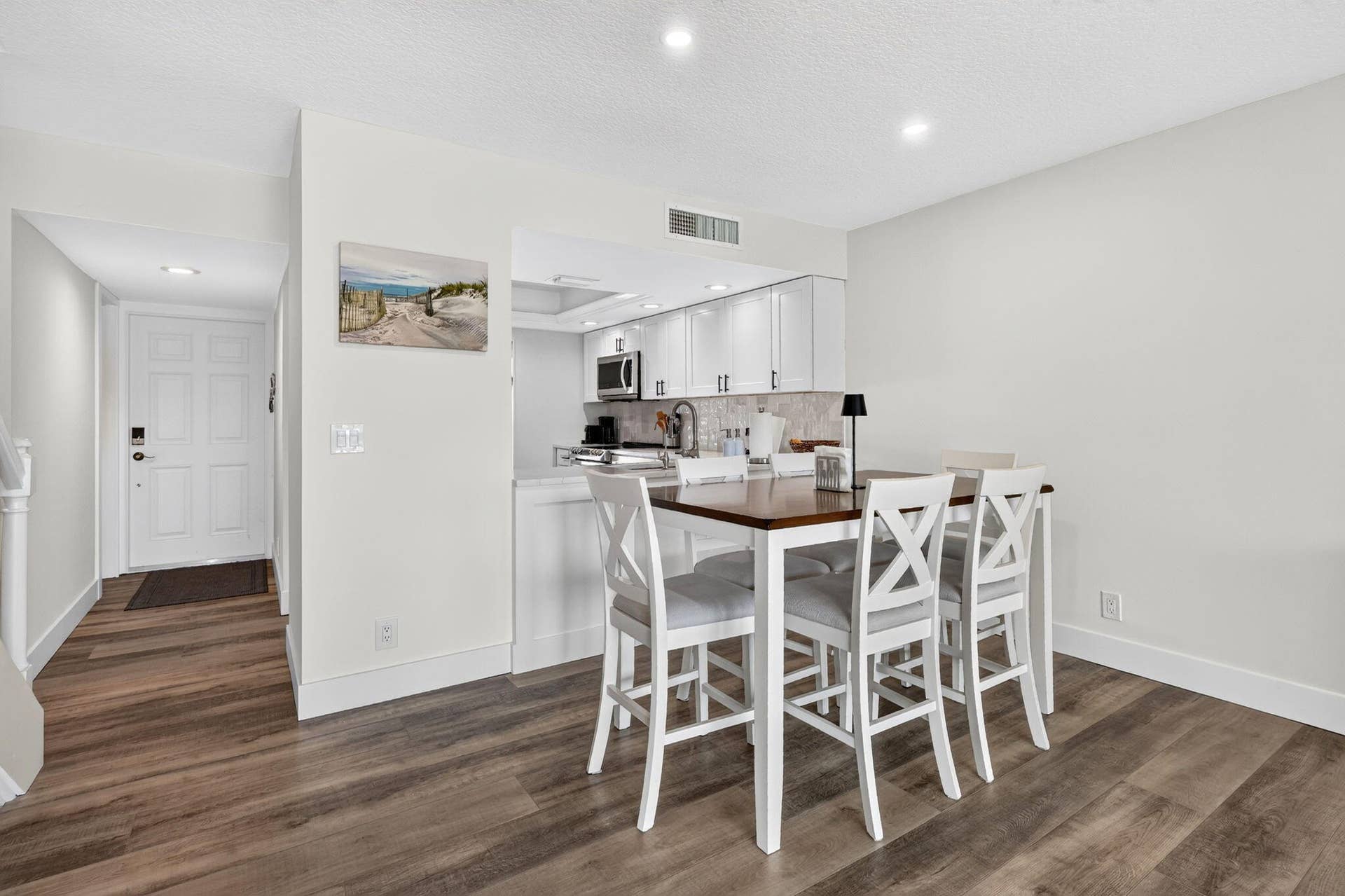 18449 LIVING TO KITCHEN