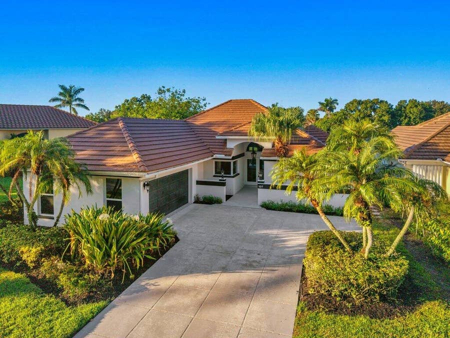 Property photo for 107 Golfview Court, Palm Beach Gardens, FL