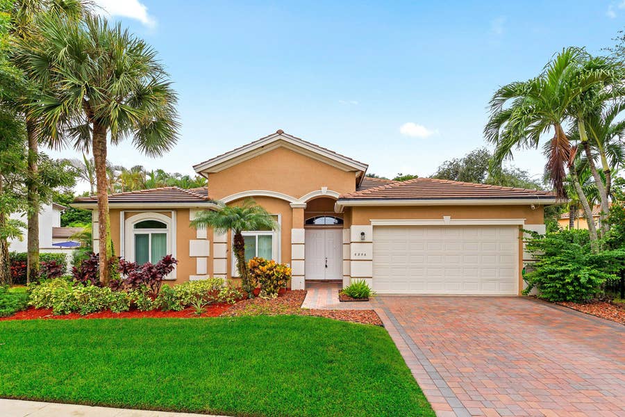 Property photo for 6856 HOULTON Circle, Lake Worth, FL