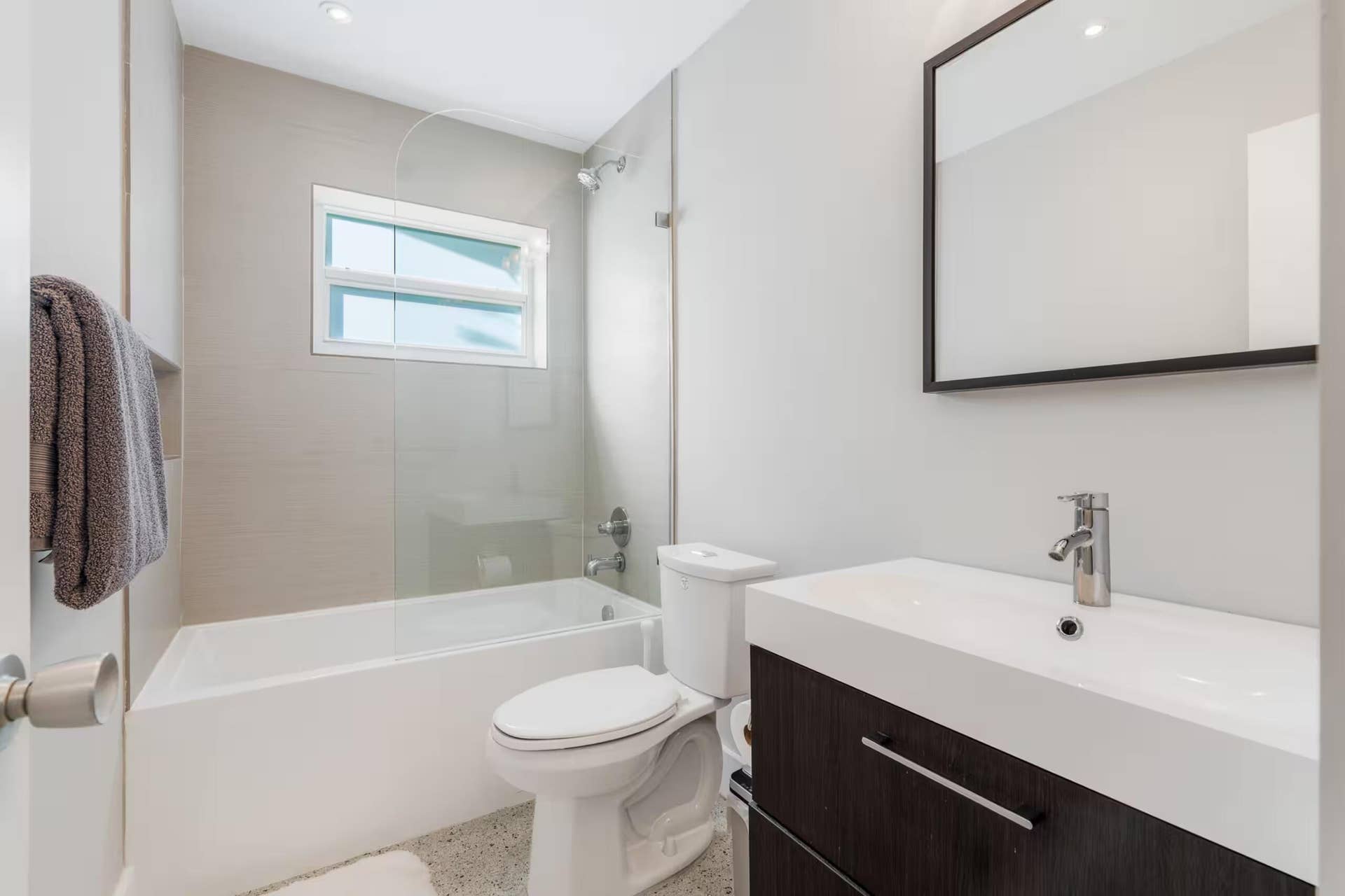3960 NE 16th Avenue, Oakland Park, FL 33334 Canal House 36