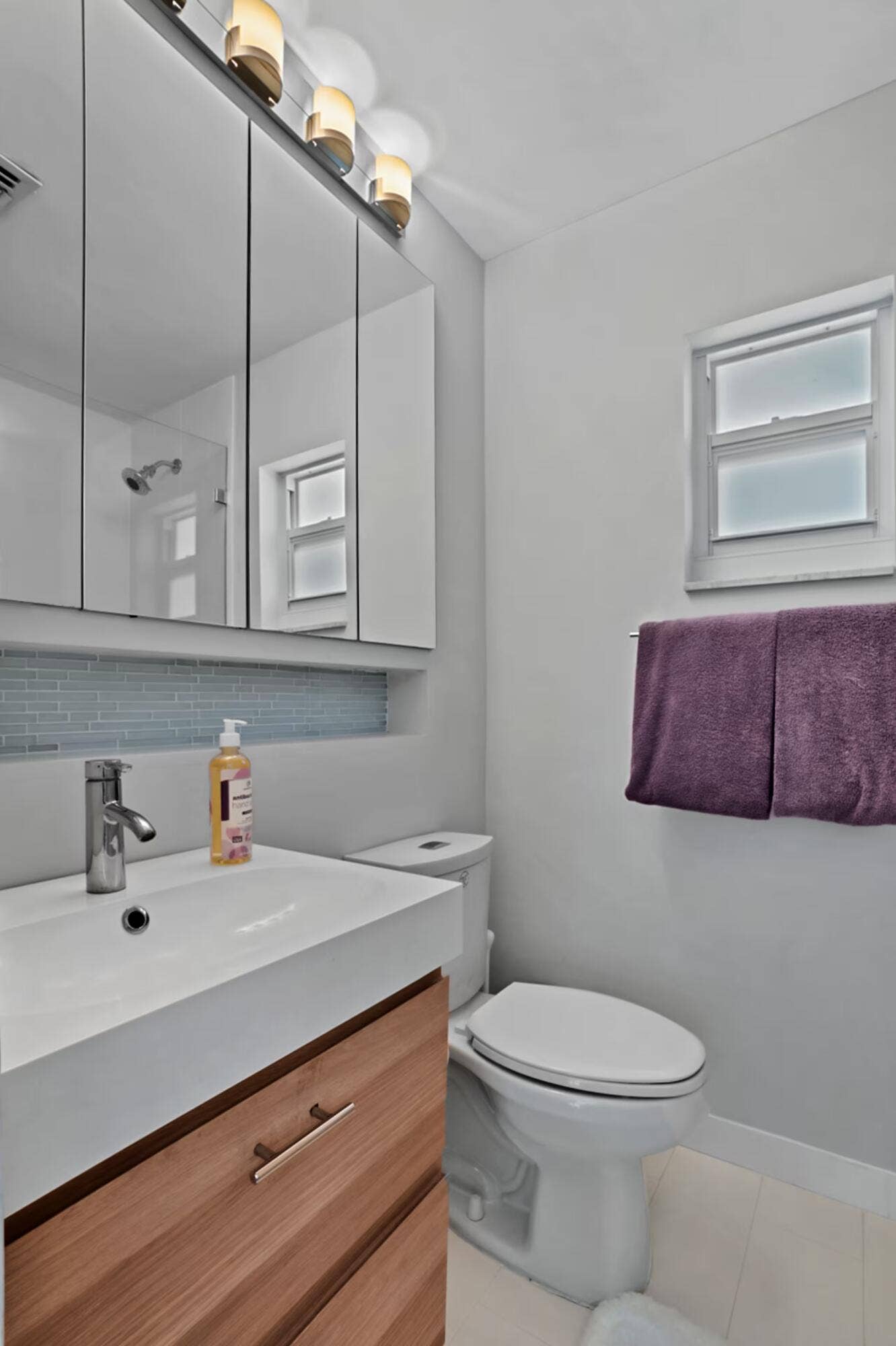 3960 NE 16th Avenue, Oakland Park, FL 33334 Canal House 31