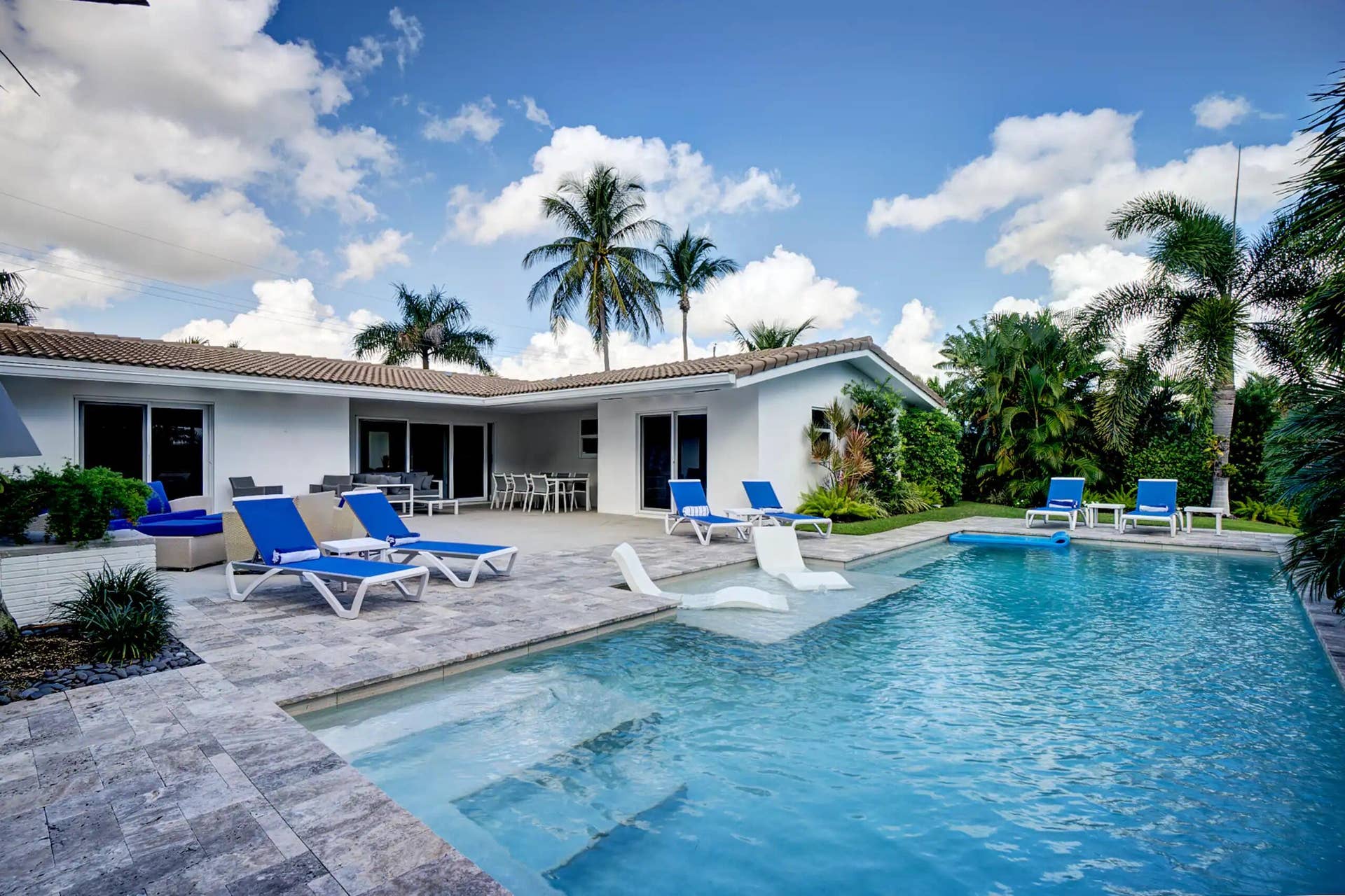 3960 NE 16th Avenue, Oakland Park, FL 33334 Canal House 6