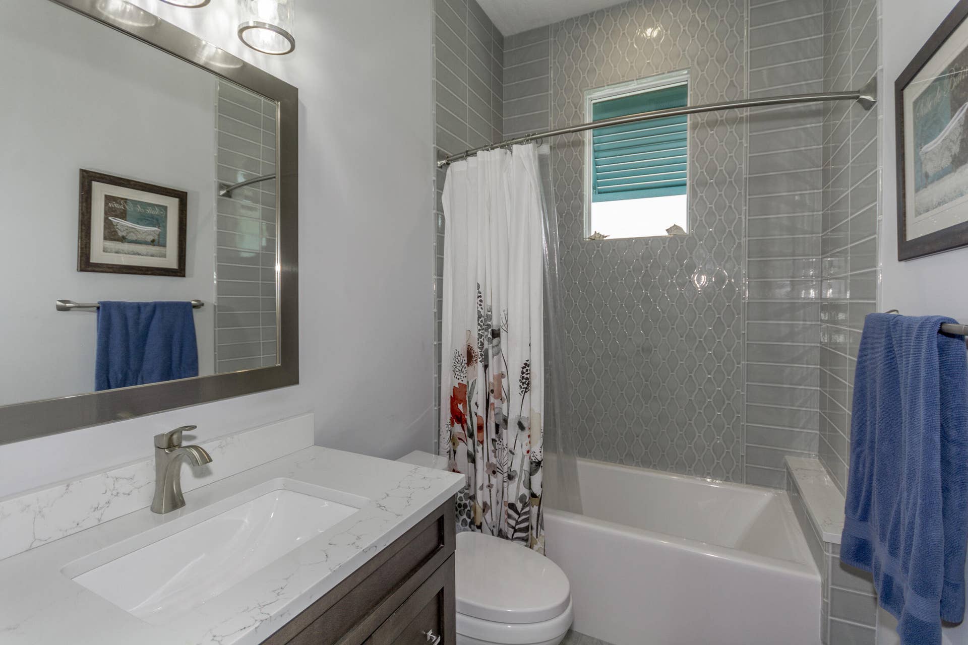 205 Body Court, Jupiter, Jupiter, FL 33477 Upstairs Guest bathroom