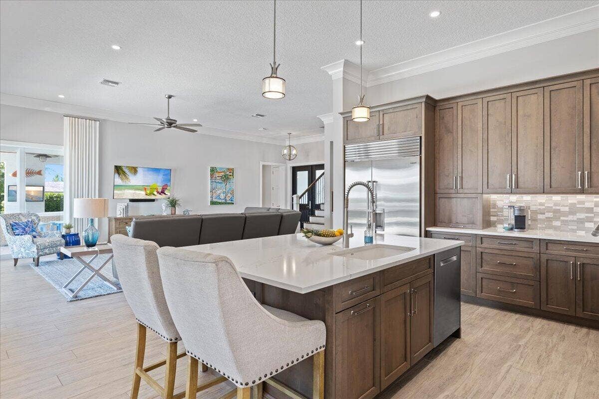 205 Body Court, Jupiter, Jupiter, FL 33477 Gourmet Eat-In Kitchen
