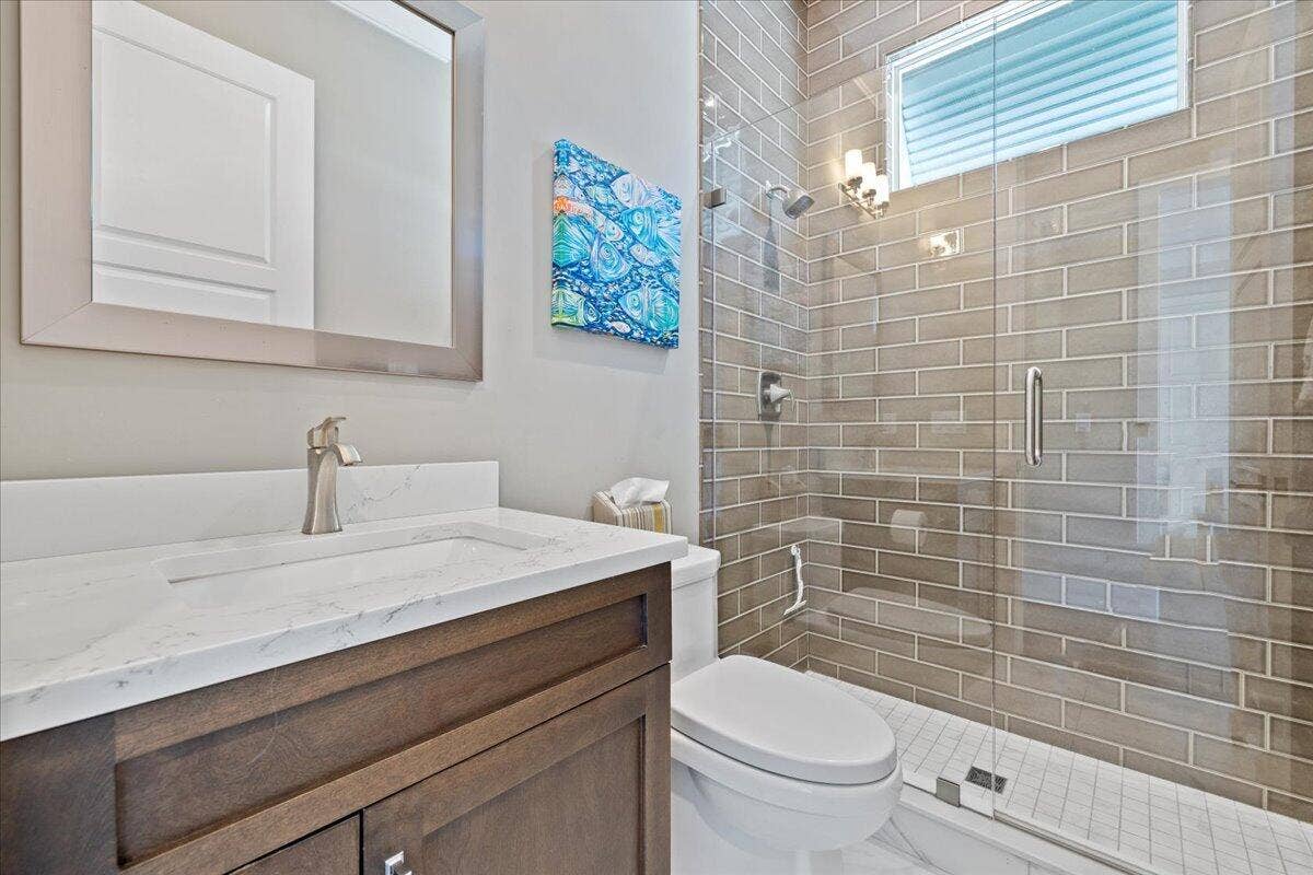 205 Body Court, Jupiter, Jupiter, FL 33477 Upstairs Guest Bathroom