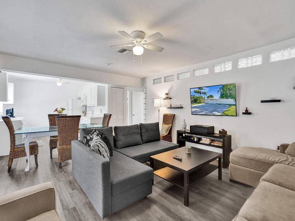 4422 Sea Grape Drive, Lauderdale By The Sea, FL 33308 ROY05529