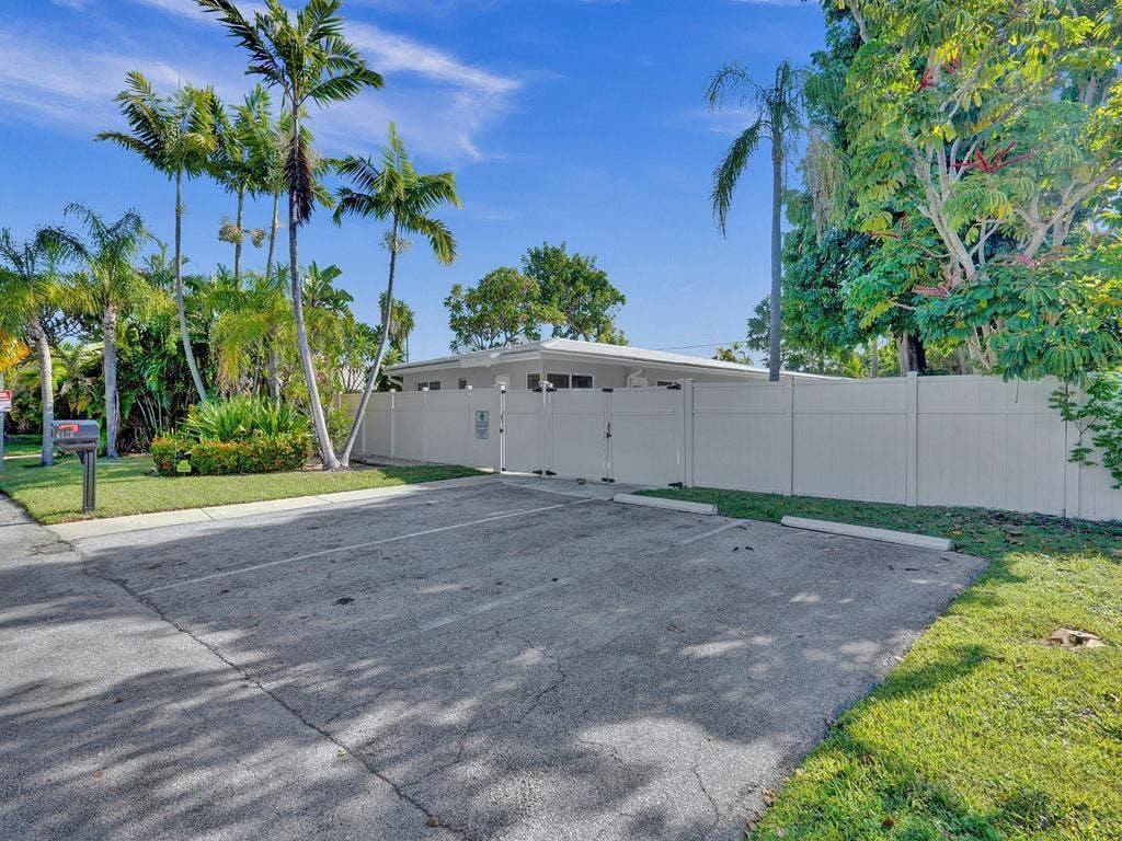 4422 Sea Grape Drive, Lauderdale By The Sea, FL 33308 ROY05337