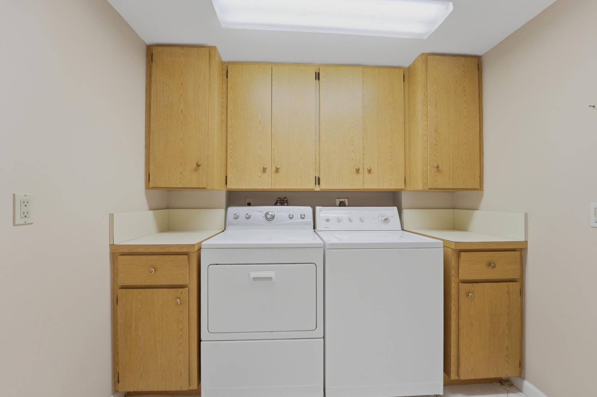2601 MARINA ISLE Way, #204, Jupiter, FL 33477 Laundry Room