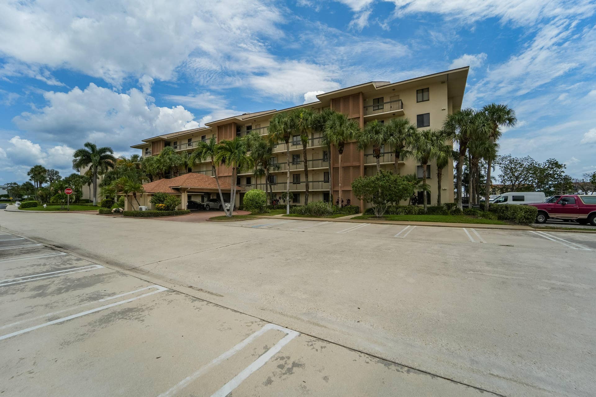 2601 MARINA ISLE Way, #204, Jupiter, FL 33477 2601 Marina way o-16