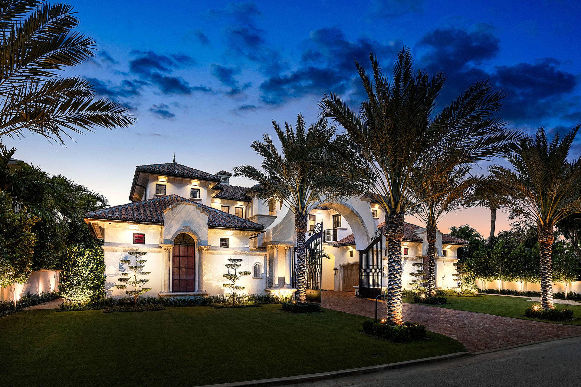 2055 Royal Palm Way, Boca Raton, FL 33432 2055_Royal_Palm_Way_Dusk_01