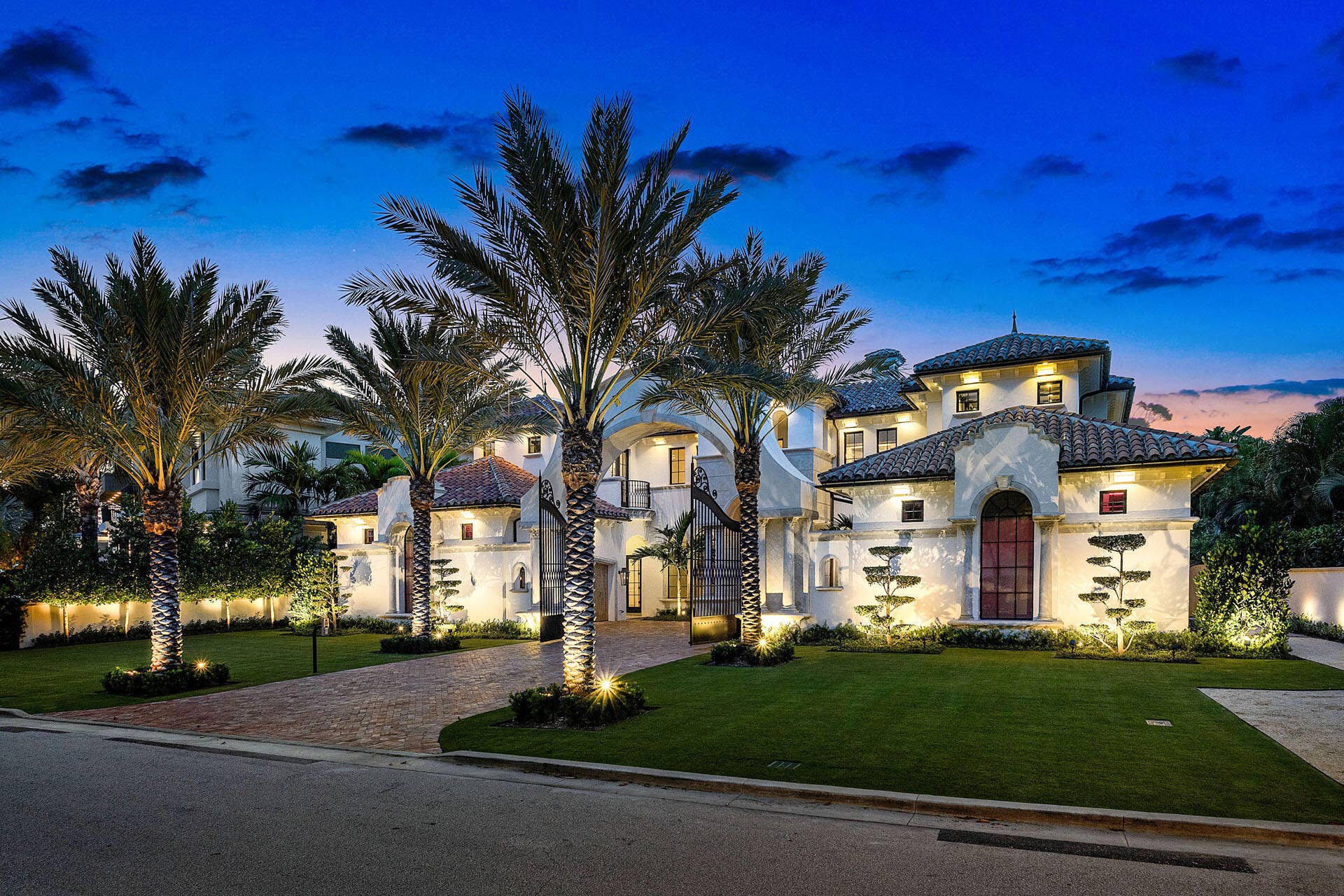 2055 Royal Palm Way, Boca Raton, FL 33432 2055_Royal_Palm_Way_Dusk_03