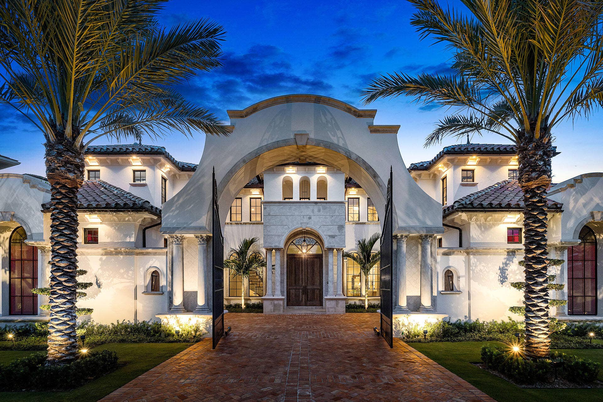 2055 Royal Palm Way, Boca Raton, FL 33432 2055_Royal_Palm_Way_Dusk_04