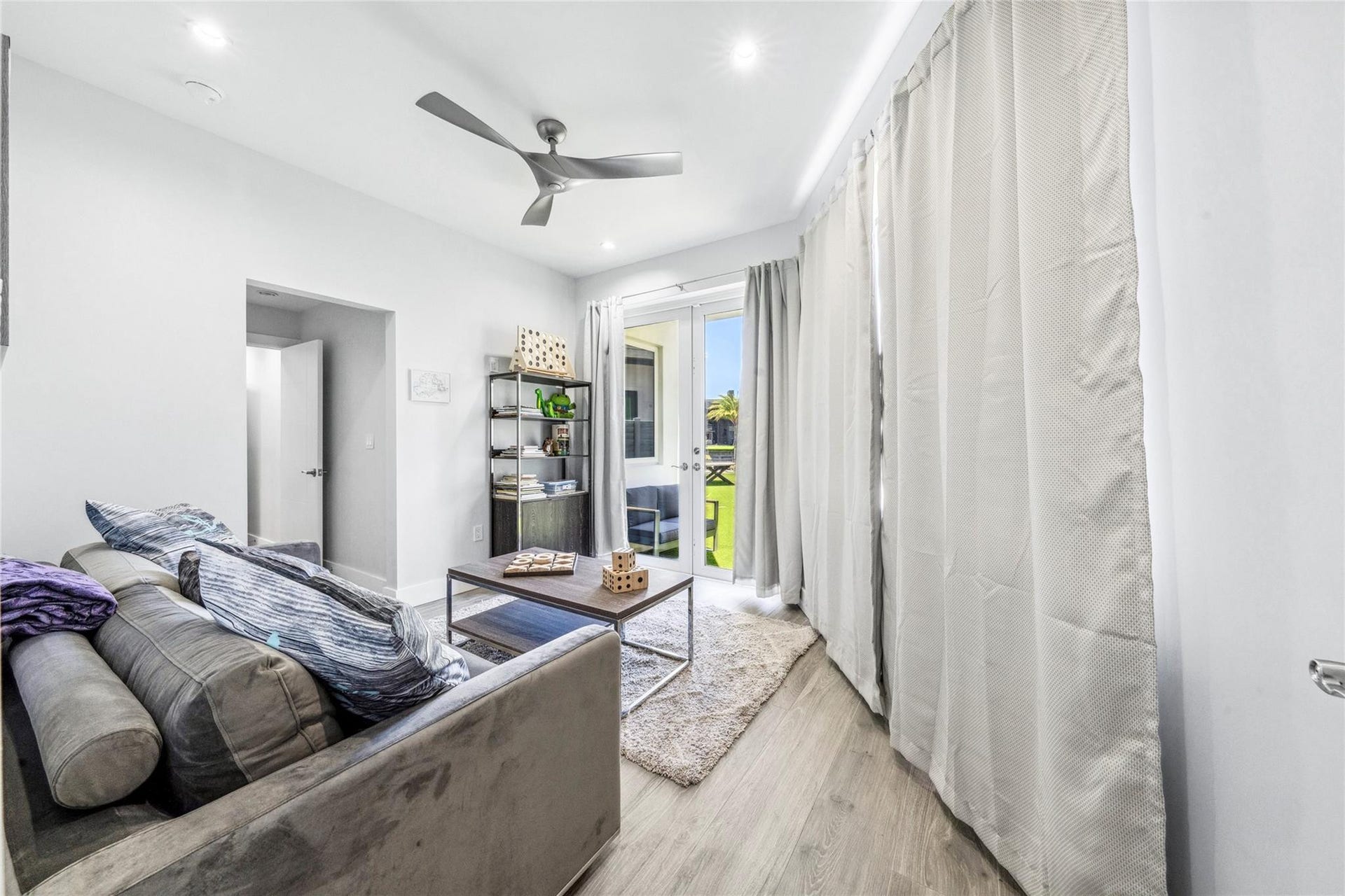 Photo 24