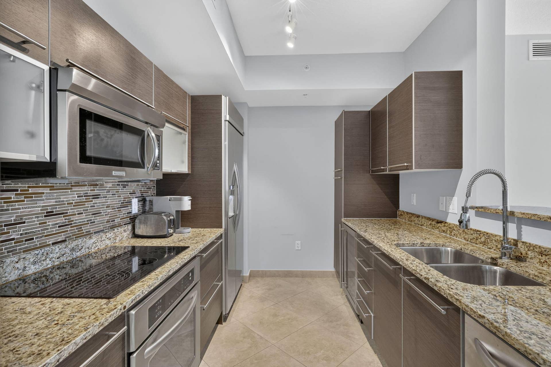 550 Okeechobee Boulevard, #1215, West Palm Beach, FL 33401 Kitchen Area