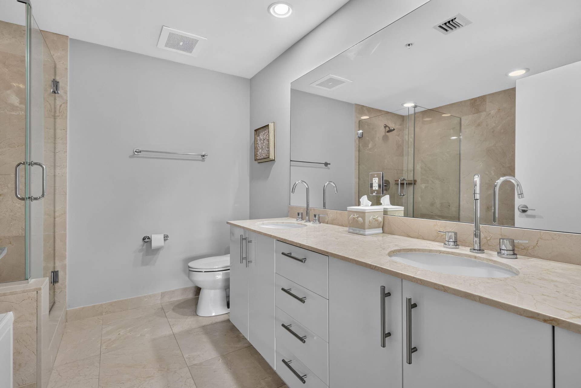 550 Okeechobee Boulevard, #1215, West Palm Beach, FL 33401 Primary Bathroom