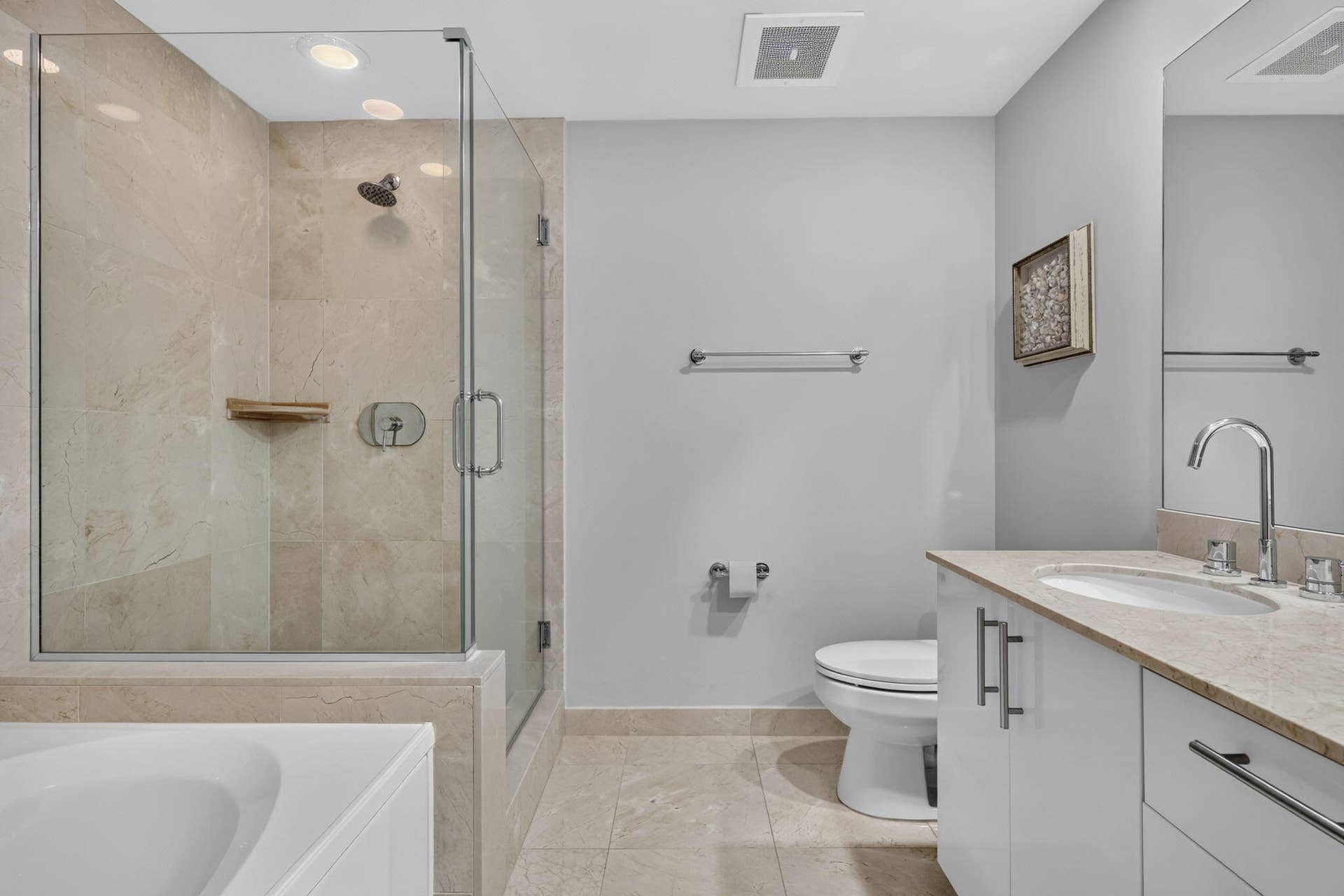 550 Okeechobee Boulevard, #1215, West Palm Beach, FL 33401 Primary Bathroom