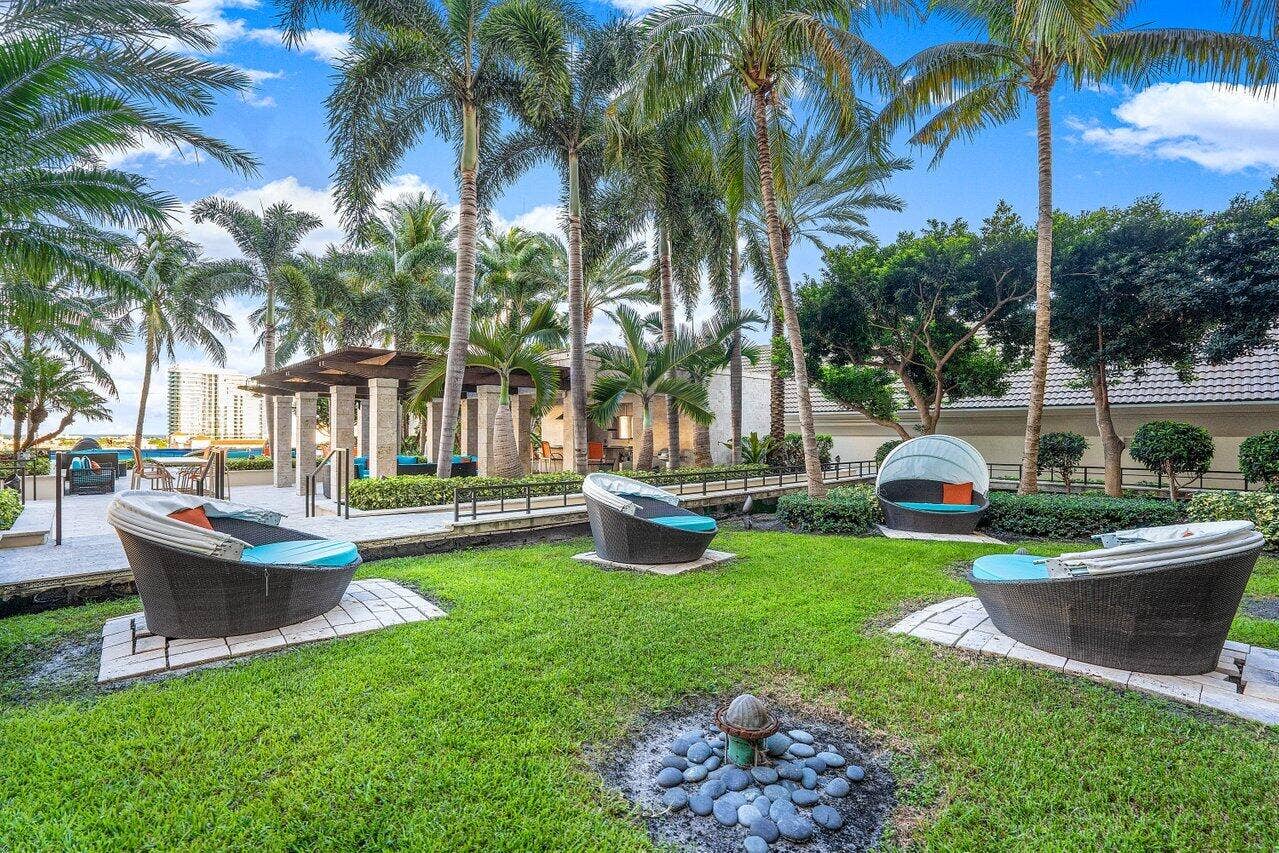 550 Okeechobee Boulevard, #1215, West Palm Beach, FL 33401 Resort-Style Green Space