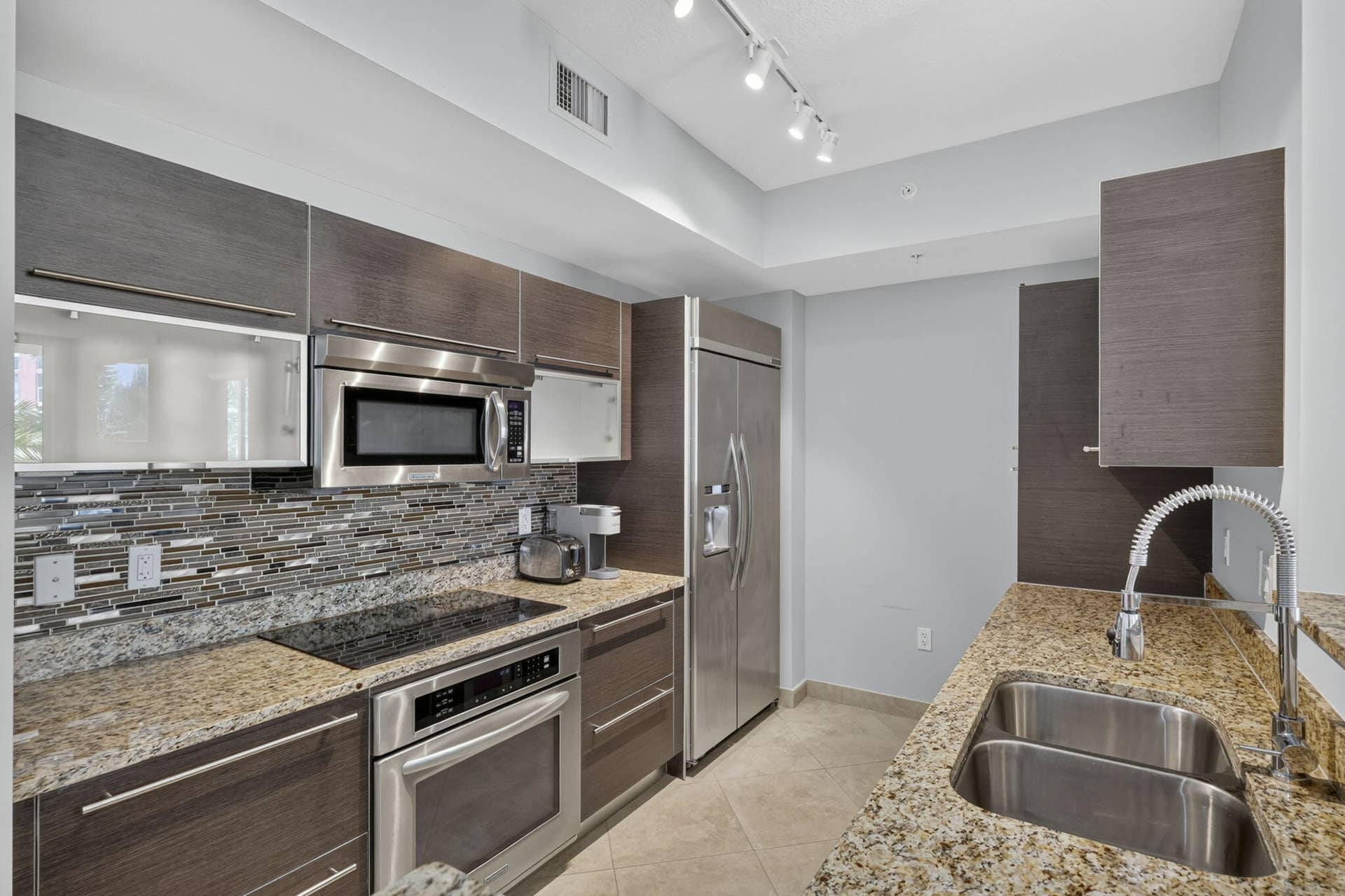 550 Okeechobee Boulevard, #1215, West Palm Beach, FL 33401 All Stainless Steel Kitchen Appliances