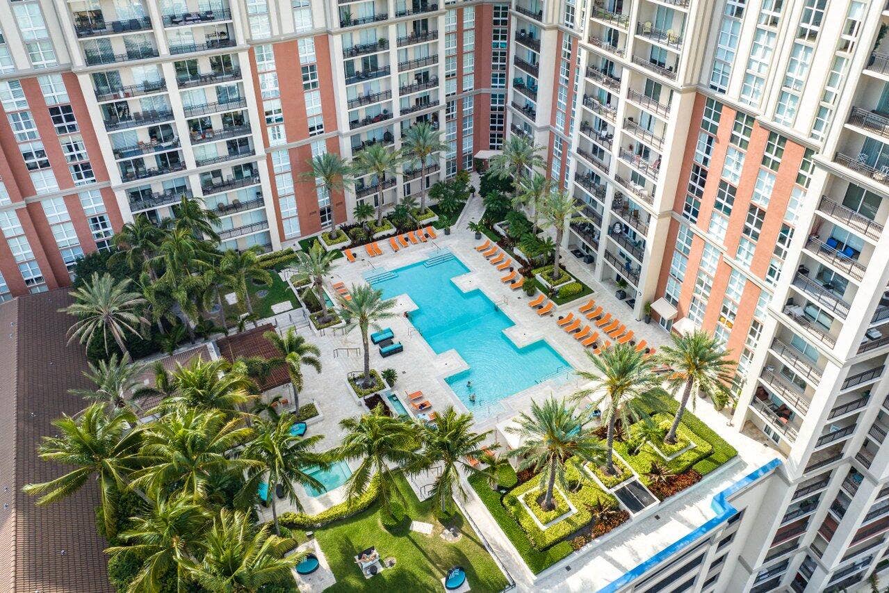 550 Okeechobee Boulevard, #1215, West Palm Beach, FL 33401 Resort-Style Pool Deck