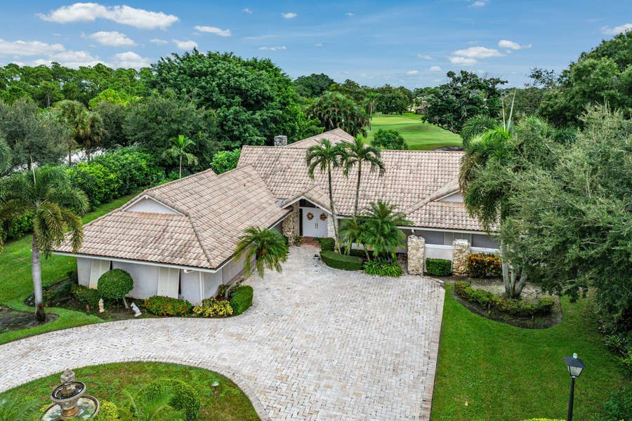 Property photo for 9 Alnwick Road, Palm Beach Gardens, FL