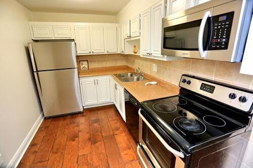 1428 SE 4TH Avenue, #270, Deerfield Beach, FL 33441 Kitchen with updated appliances