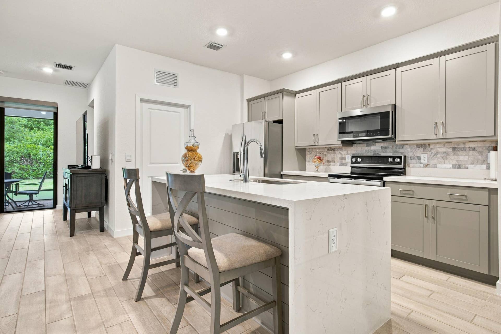 Beautiful Kitchen with quarts countertop & shiplack.