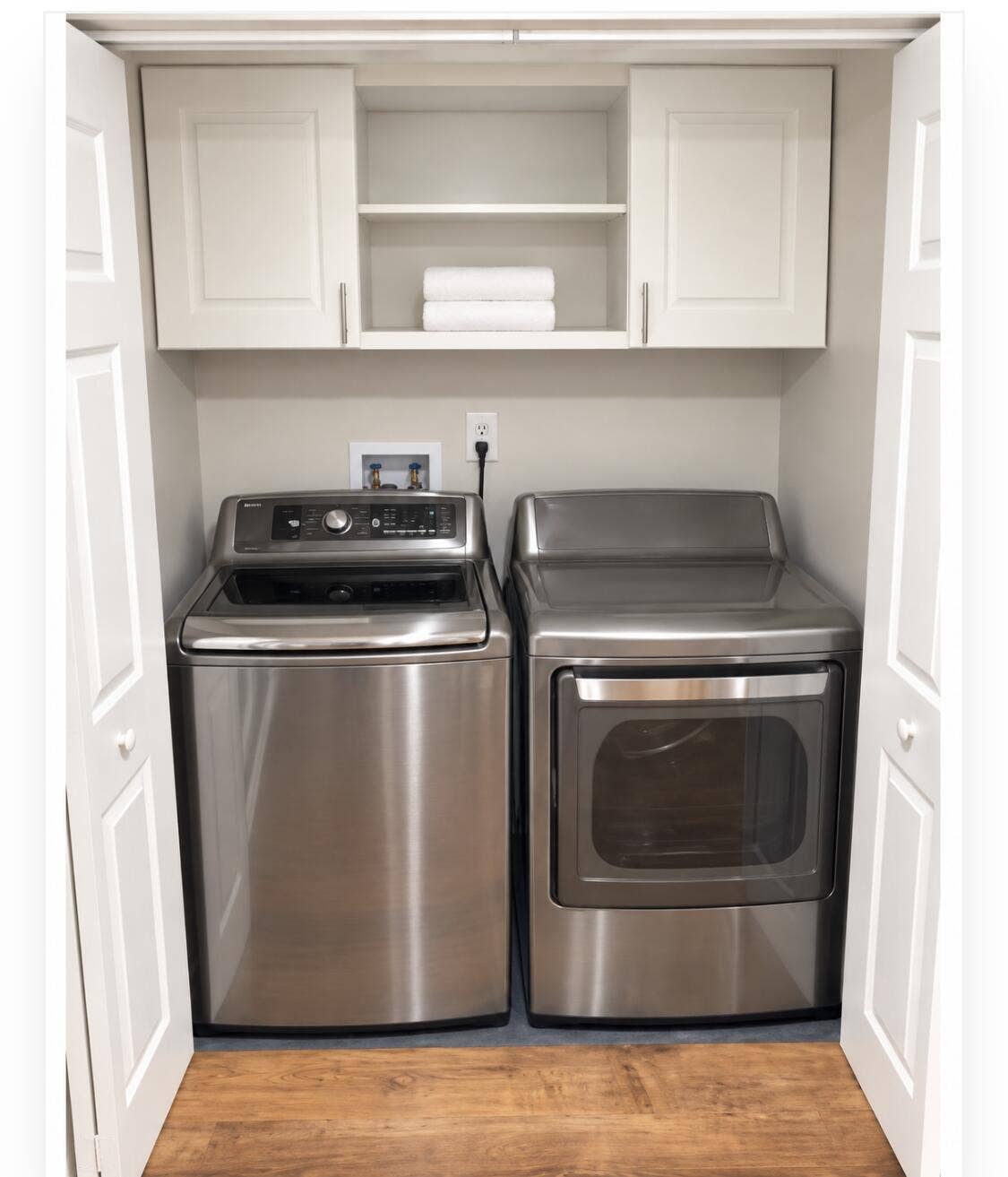 502 Lakewood Drive, #10B, Jupiter, FL 33458 Washer /Dryer