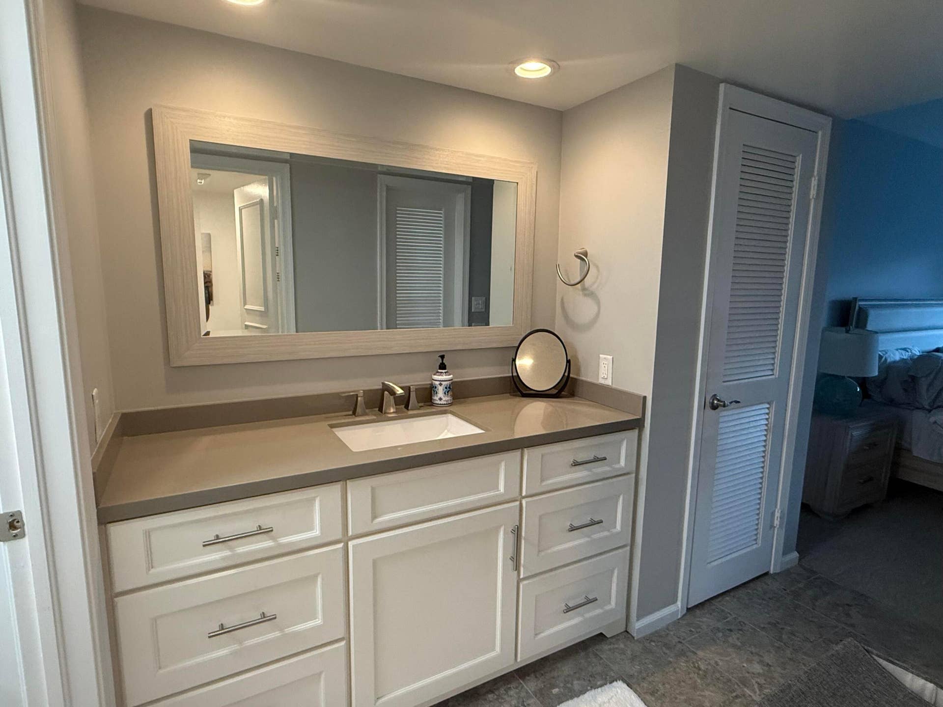 Master vanity