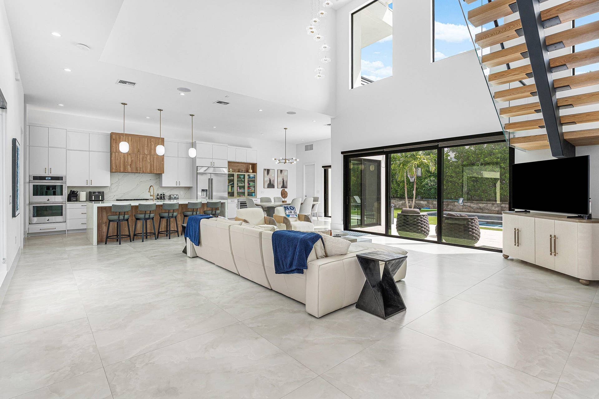 13440 US HIGHWAY 1, Juno Beach, FL 33408 LIVING