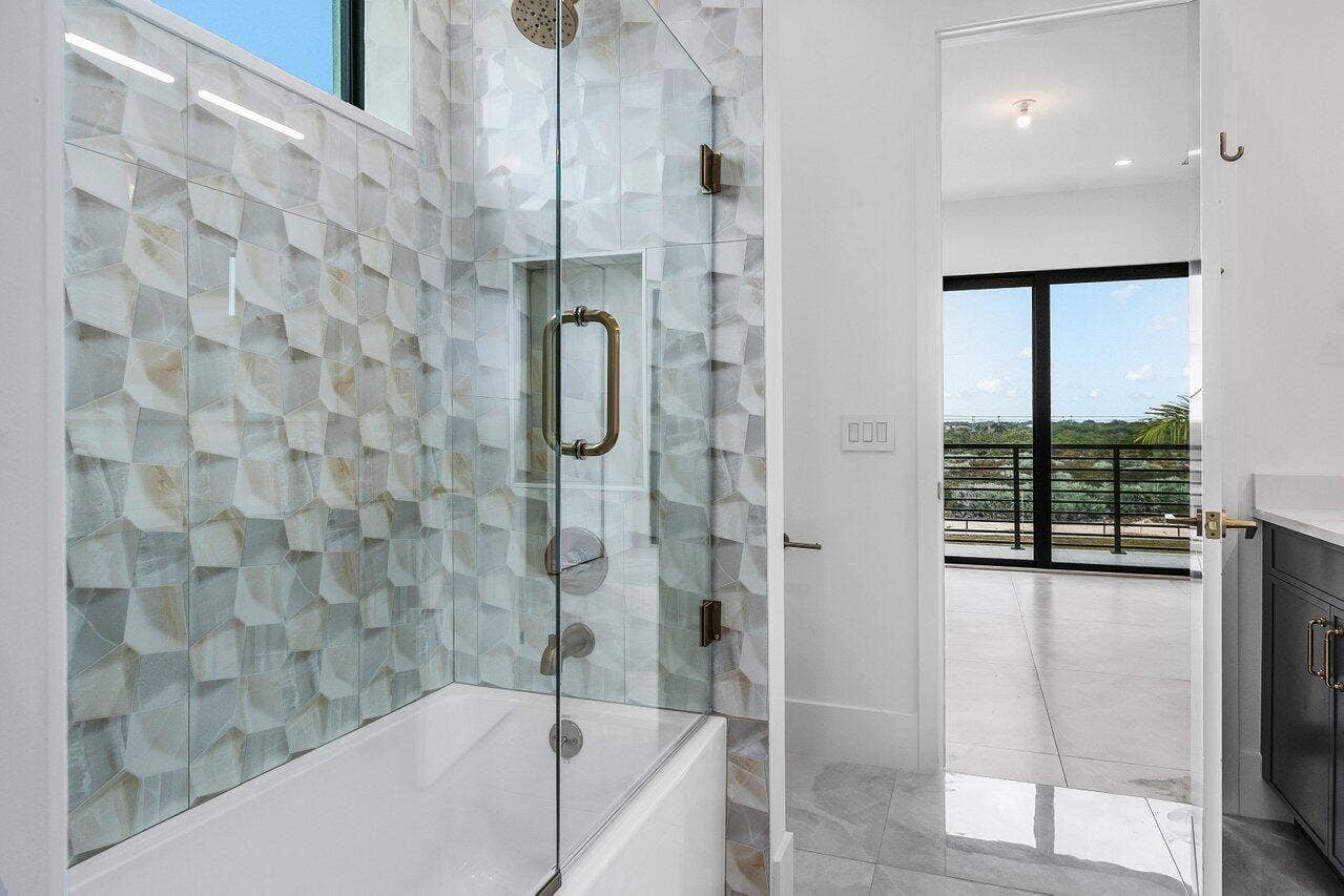 13440 US HIGHWAY 1, Juno Beach, FL 33408 BATH3