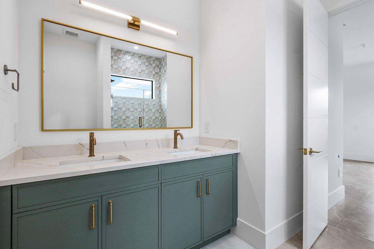 13440 US HIGHWAY 1, Juno Beach, FL 33408 BATH3