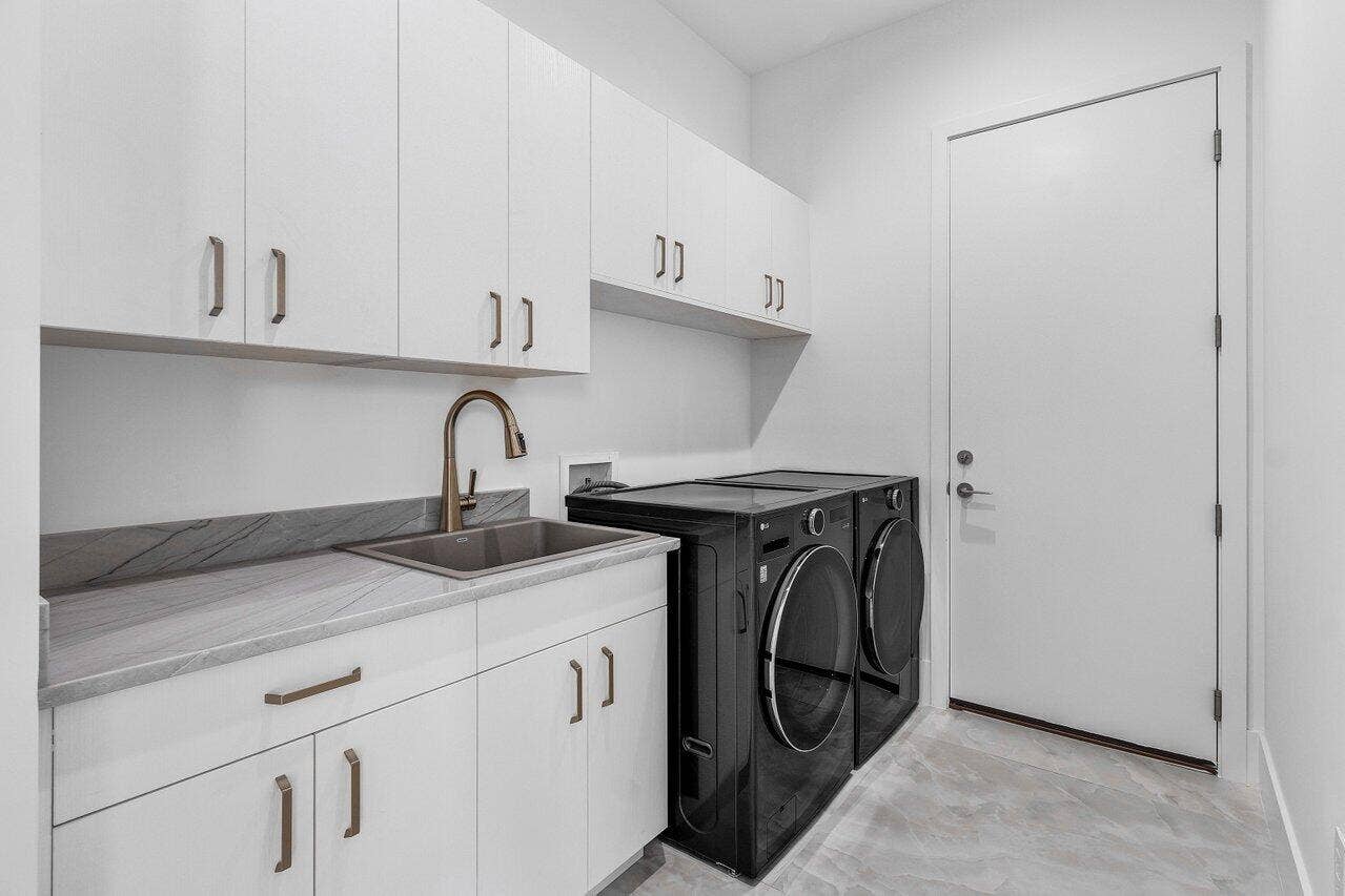13440 US HIGHWAY 1, Juno Beach, FL 33408 LAUNDRY1