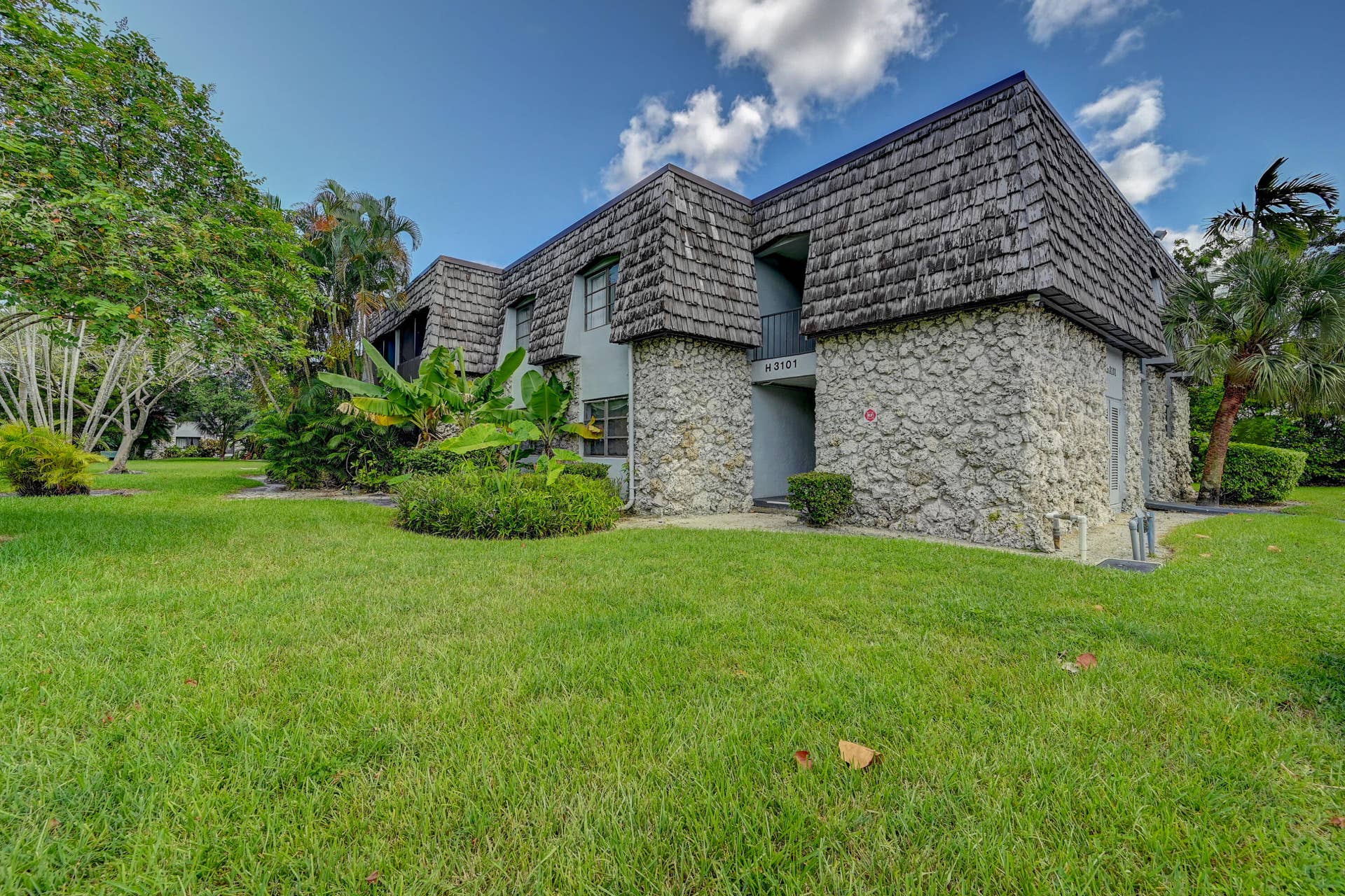 3101 Oakland Shores Drive, #H210, Oakland Park, FL 33309 03_stl_1027_28_29_30_31