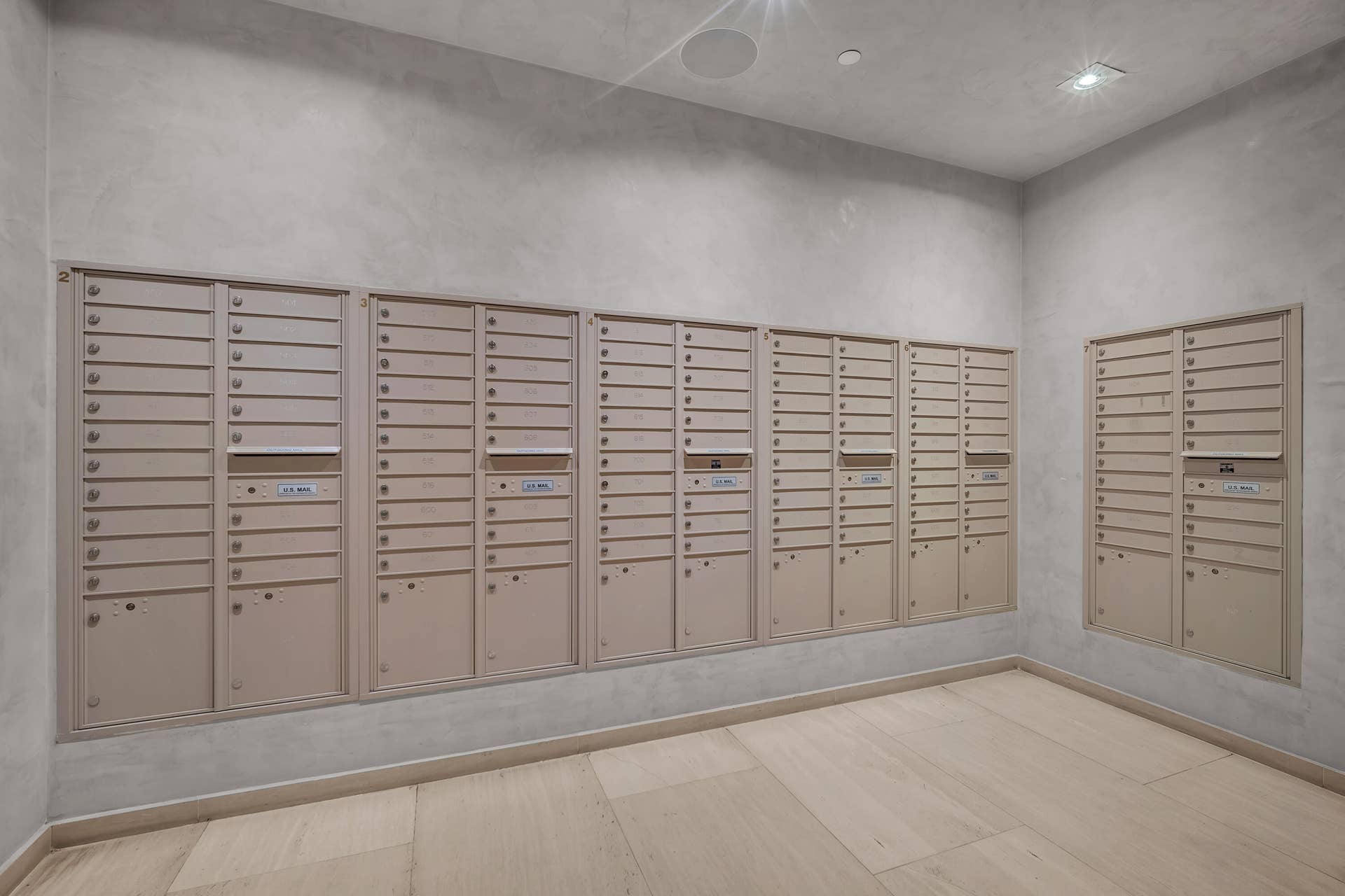 401 N BIRCH Road, #512, Fort Lauderdale, FL 33304 Mailboxes